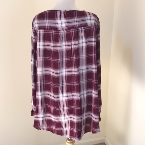 Torrid 1X maroon multi front button blouse. - Picture 4 of 8